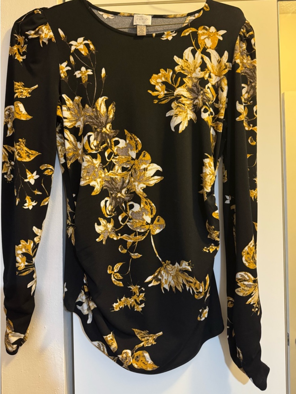 Cupio Black Long-Sleeve Floral Top with gold and cream size medium